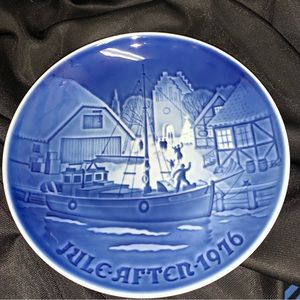 1976 Royal Copenhagen B&G (Bing & Grondahl) Denmark
Jule After Plate